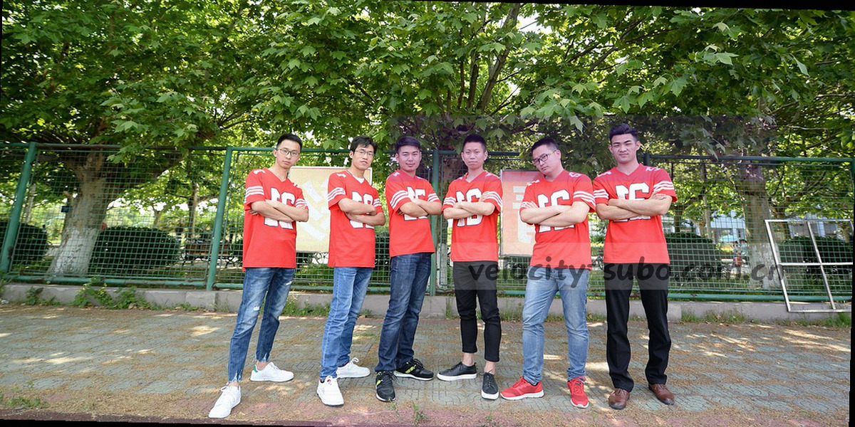 琥珀色时间轴节点与标签构成的更新公告摘要图
